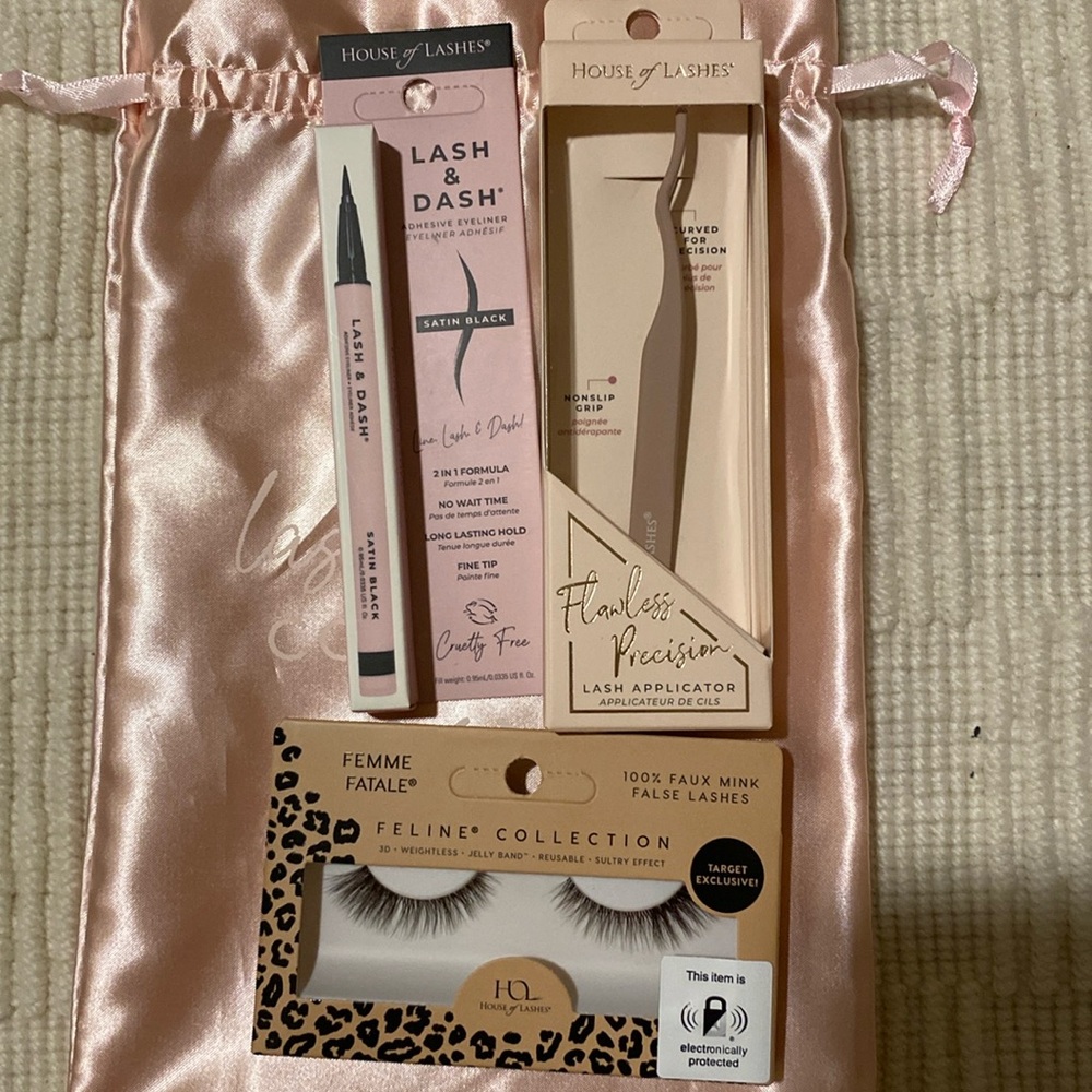 House of Lashes set (applicator, adhesive eyeliner, faux lashes)